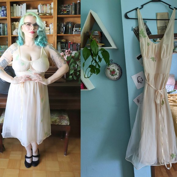 Vintage Other - Vintage Cream and Green Chemise